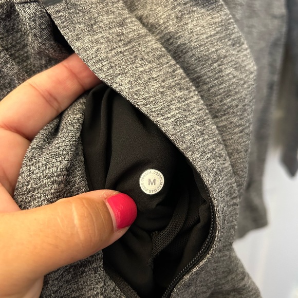 Lululemon Textured Tech Hoodie sz M - Picture 9 of 9